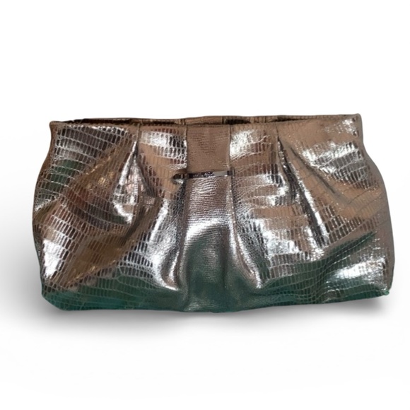 STELLA & DOT bronze ‘snakeskin’ leather clutch zipper close dust cover.